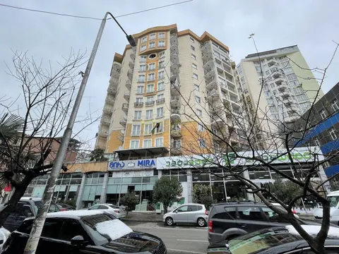 Новый 18 этажный жилой дом. Квартиры с видом на город Батуми.