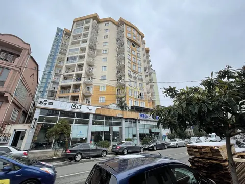 Новый 18 этажный жилой дом. Квартиры с видом на город Батуми.