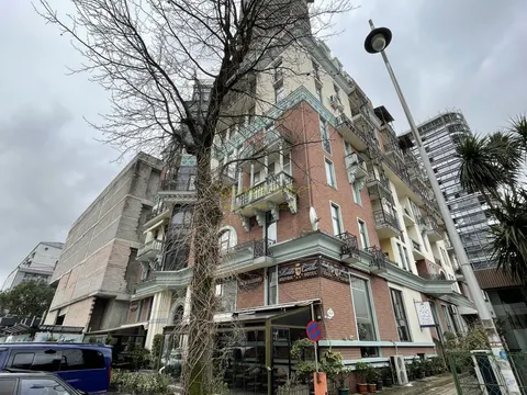 Апартаменты в новом жилом доме гостиничного типа ,,Old Boulevard" в центре старого Батуми у Шератона. Квартиры у централ