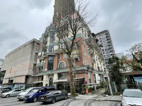 Апартаменты в новом жилом доме гостиничного типа ,,Old Boulevard" в центре старого Батуми у Шератона. Квартиры у централ