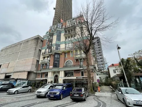 Апартаменты в новом жилом доме гостиничного типа ,,Old Boulevard" в центре старого Батуми у Шератона. Квартиры у централ