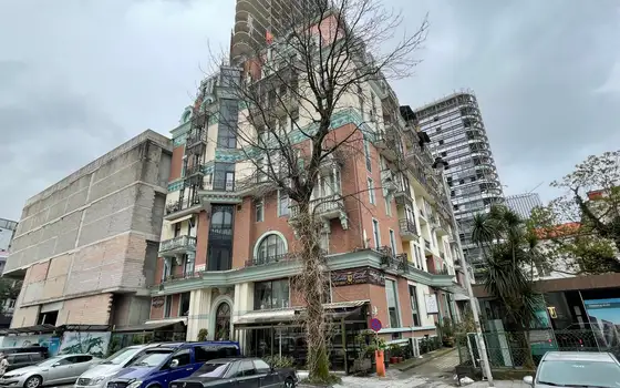 Апартаменты в новом жилом доме гостиничного типа ,,Old Boulevard" в центре старого Батуми у Шератона. Квартиры у централ
