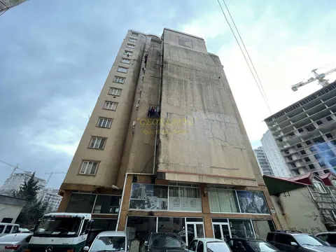 Новый жилой дом на улице Абусеридзе у моря. Квартиры с видом на горы и на город Батуми.