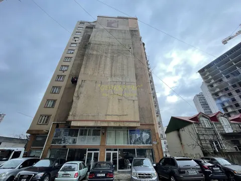 Новый жилой дом на улице Абусеридзе у моря. Квартиры с видом на горы и на город Батуми.