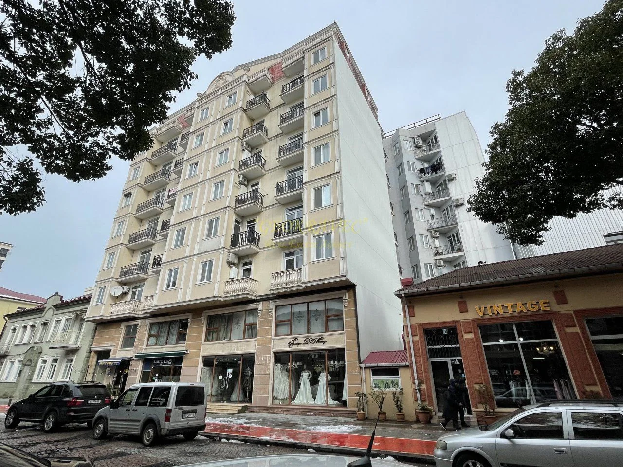 Новый 9 этажный жилой дом в центре города Батуми. Квартиры с видом на город.