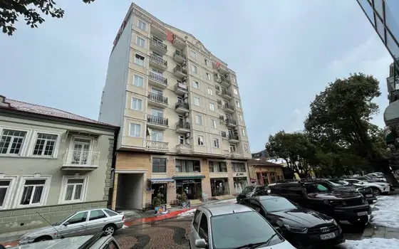 Новый 9 этажный жилой дом в центре города Батуми. Квартиры с видом на город.