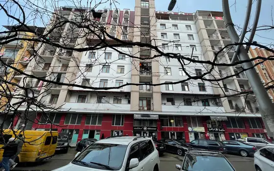 Новый 10 этажный жилой дом у парка 6 мая. Квартиры с видом на парк и на море.