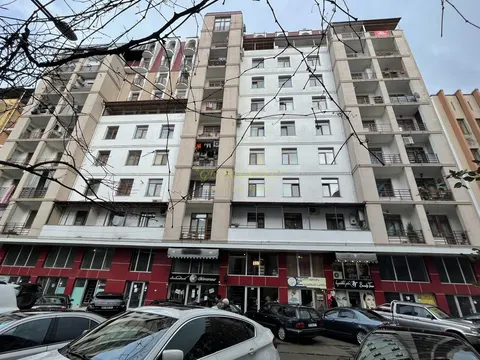 Новый 10 этажный жилой дом у парка 6 мая. Квартиры с видом на парк и на море.