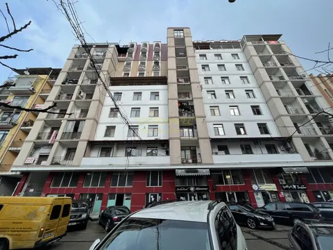 Новый 10 этажный жилой дом у парка 6 мая. Квартиры с видом на парк и на море.