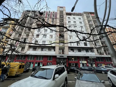 Новый 10 этажный жилой дом у парка 6 мая. Квартиры с видом на парк и на море.