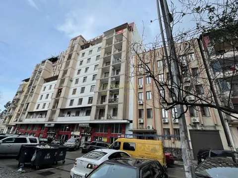 Новый 10 этажный жилой дом у парка 6 мая. Квартиры с видом на парк и на море.