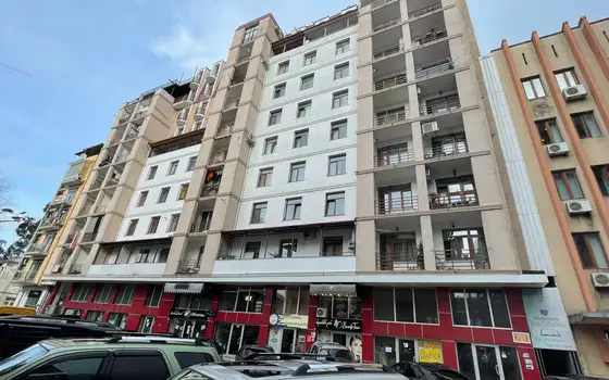 Новый 10 этажный жилой дом у парка 6 мая. Квартиры с видом на парк и на море.