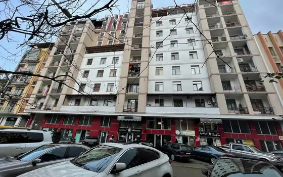 Новый 10 этажный жилой дом у парка 6 мая. Квартиры с видом на парк и на море.