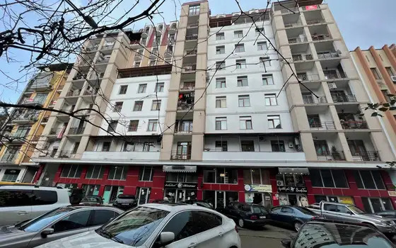 Новый 10 этажный жилой дом у парка 6 мая. Квартиры с видом на парк и на море.