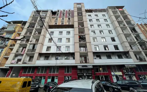 Новый 10 этажный жилой дом у парка 6 мая. Квартиры с видом на парк и на море.