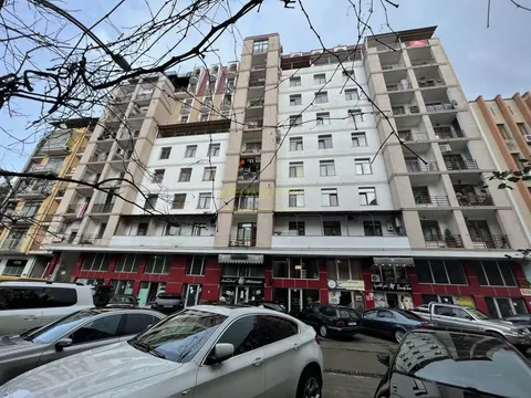 Новый 10 этажный жилой дом у парка 6 мая. Квартиры с видом на парк и на море.