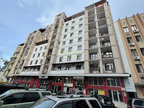 Новый 10 этажный жилой дом у парка 6 мая. Квартиры с видом на парк и на море.