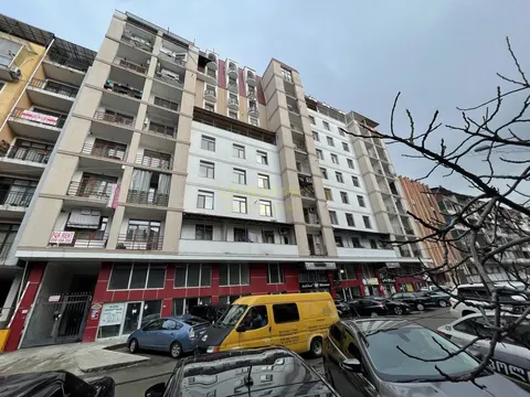 Новый 10 этажный жилой дом у парка 6 мая. Квартиры с видом на парк и на море.