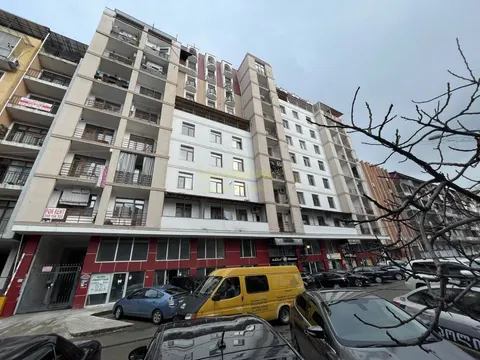 Новый 10 этажный жилой дом у парка 6 мая. Квартиры с видом на парк и на море.
