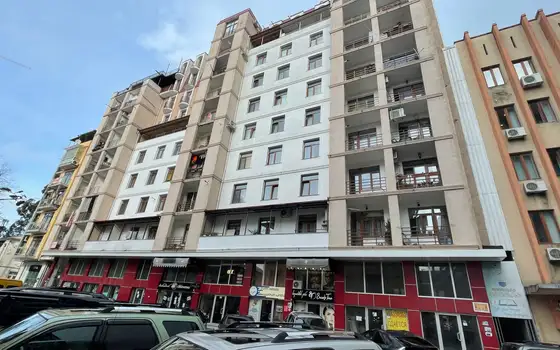 Новый 10 этажный жилой дом у парка 6 мая. Квартиры с видом на парк и на море.