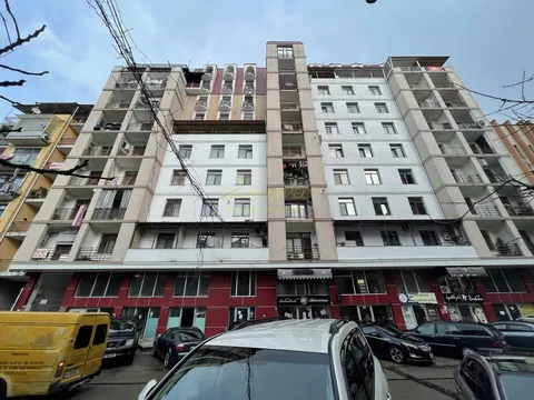 Новый 10 этажный жилой дом у парка 6 мая. Квартиры с видом на парк и на море.