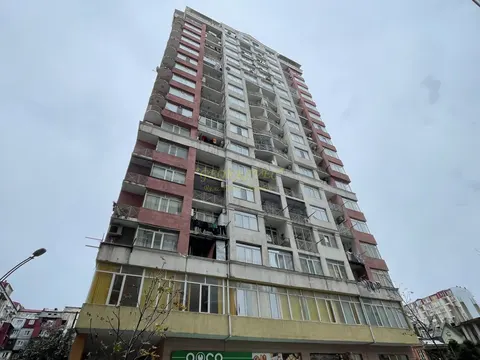 Новый 20 этажный жилой дом в центре города на ул. Чавчавадзе. Квартиры с видом на море и на горы.