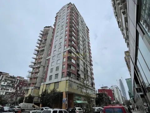 Новый 20 этажный жилой дом в центре города на ул. Чавчавадзе. Квартиры с видом на море и на горы.