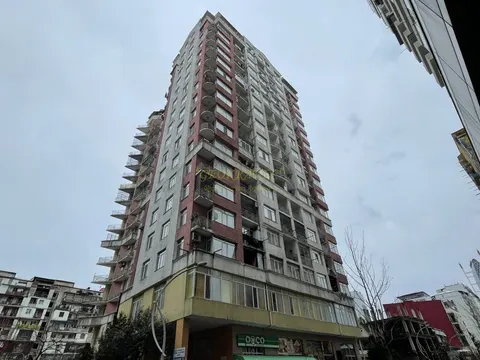 Новый 20 этажный жилой дом в центре города на ул. Чавчавадзе. Квартиры с видом на море и на горы.