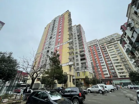 Новый 20 этажный жилой дом в центре города на ул. Чавчавадзе. Квартиры с видом на море и на горы.