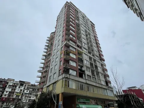Новый 20 этажный жилой дом в центре города на ул. Чавчавадзе. Квартиры с видом на море и на горы.