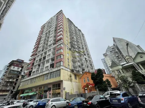 Новый 20 этажный жилой дом в центре города на ул. Чавчавадзе. Квартиры с видом на море и на горы.