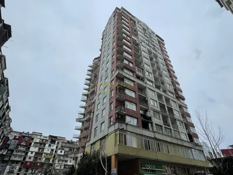 Новый 20 этажный жилой дом в центре города на ул. Чавчавадзе. Квартиры с видом на море и на горы.
