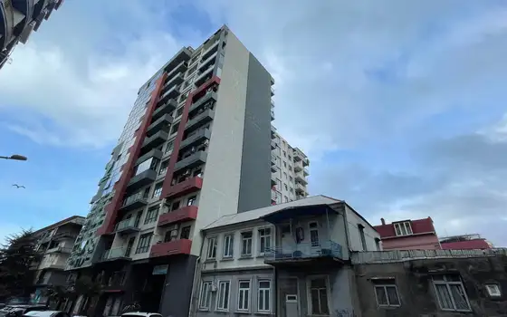 12 этажный жилой дом у парка 6 мая. Квартиры с видом на город у моря.