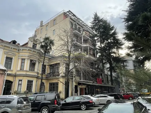Новый дом в старом Батуми. Квартиры на улице Парнаваз мепе.
