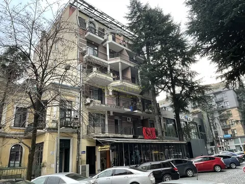 Новый дом в старом Батуми. Квартиры на улице Парнаваз мепе.