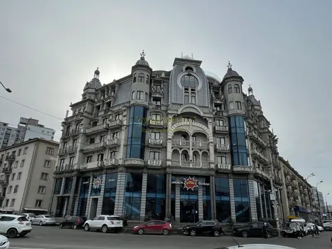 Новый дом в центре города у канатной дороги. Квартиры с видом на море и на город.