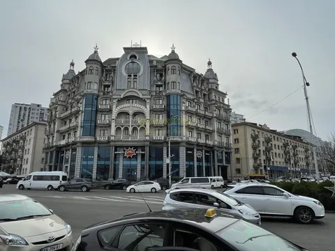 Новый дом в центре города у канатной дороги. Квартиры с видом на море и на город.