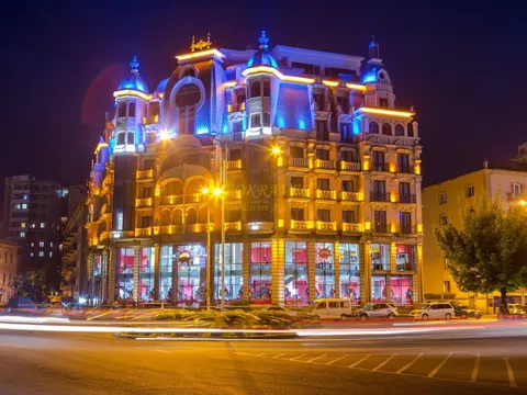 Новый дом в центре города у канатной дороги. Квартиры с видом на море и на город.