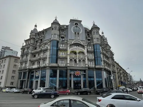 Новый дом в центре города у канатной дороги. Квартиры с видом на море и на город.