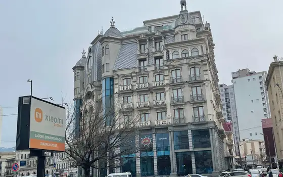 Новый дом в центре города у канатной дороги. Квартиры с видом на море и на город.