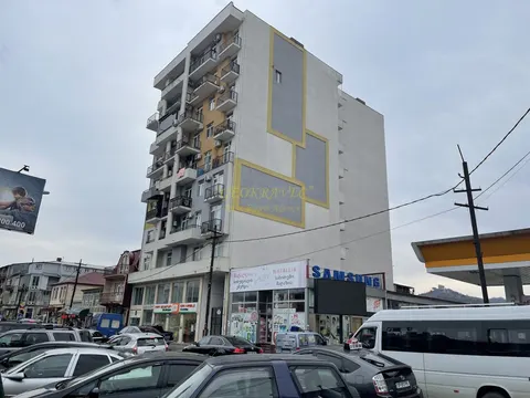 Новый 9 этажный жилой дом у торгового центра на ул. Пушкина. Квартиры с видом на горы.