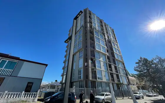 Новый жилой дом на берегу Черного море в Кобулети на улице Царицы Тамари. Квартиры с видом на море и на горы.