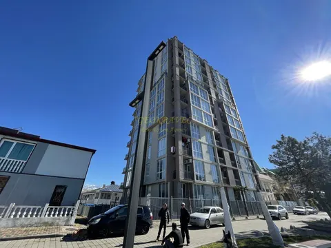 Новый жилой дом на берегу Черного море в Кобулети на улице Царицы Тамари. Квартиры с видом на море и на горы.