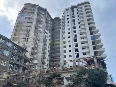 Новый жилой дом гостиничного типа на Новом бульваре города Батуми у аэропорта. Квартиры у моря с видом на море и на горы