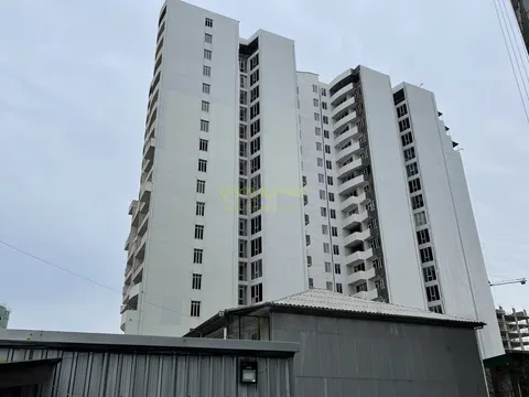 Новый жилой дом гостиничного типа на Новом бульваре города Батуми у аэропорта. Квартиры у моря с видом на море и на горы