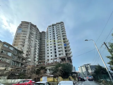 Новый жилой дом гостиничного типа на Новом бульваре города Батуми у аэропорта. Квартиры у моря с видом на море и на горы