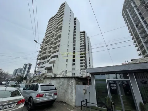 Новый жилой дом гостиничного типа на Новом бульваре города Батуми у аэропорта. Квартиры у моря с видом на море и на горы