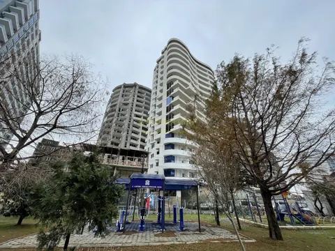 Новый жилой дом гостиничного типа на Новом бульваре города Батуми у аэропорта. Квартиры у моря с видом на море и на горы