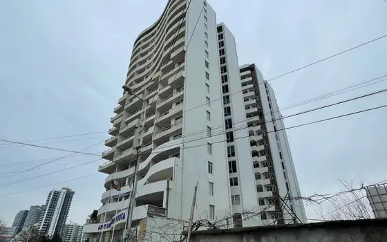 Новый жилой дом гостиничного типа на Новом бульваре города Батуми у аэропорта. Квартиры у моря с видом на море и на горы