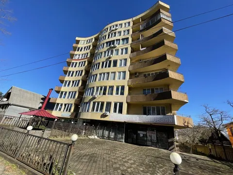 Новый жилой дом в Кобулети у моря. Квартиры на улице Агмашенебели.